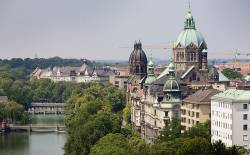 800px-Munich_-_View_of_the_Isar_River_-_8947.jpg