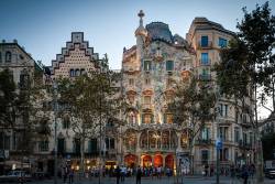 Casa_Batllo_Overview_Barcelona_Spain.jpg