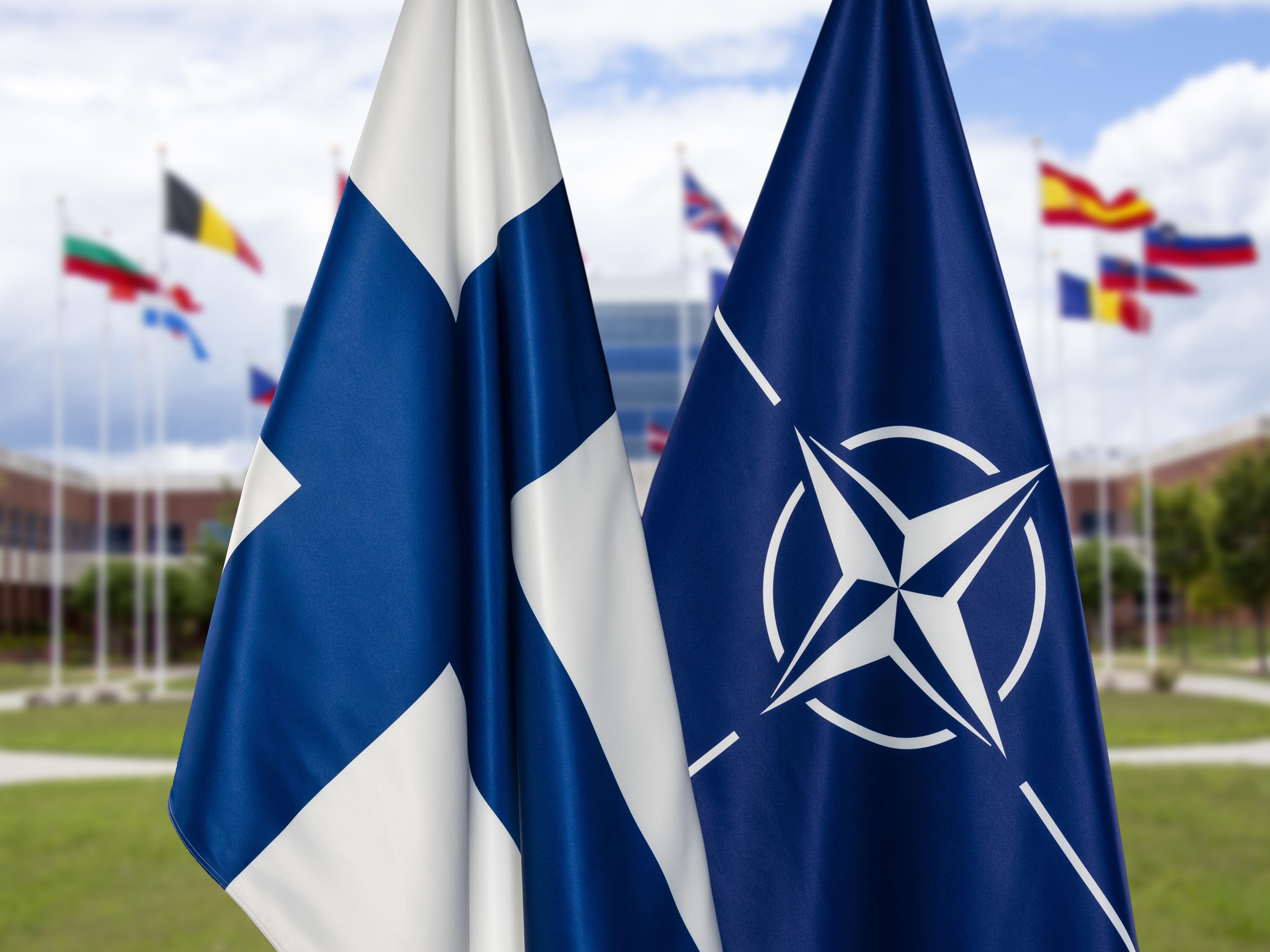 Finland_and_NATO_Flag_with_ACT_BG