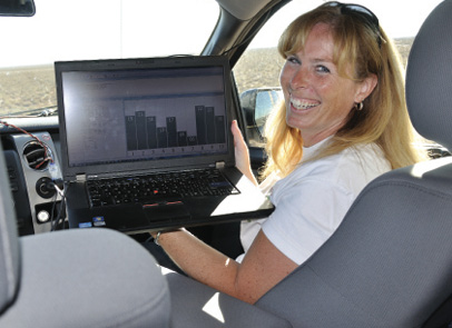 Desiree_Craig_of_USAF_746_Test_Squadron-first_aquisition_of_Locata_signals_for_position_solution_at_White_Sands-HAPPY!-_Mar_2014