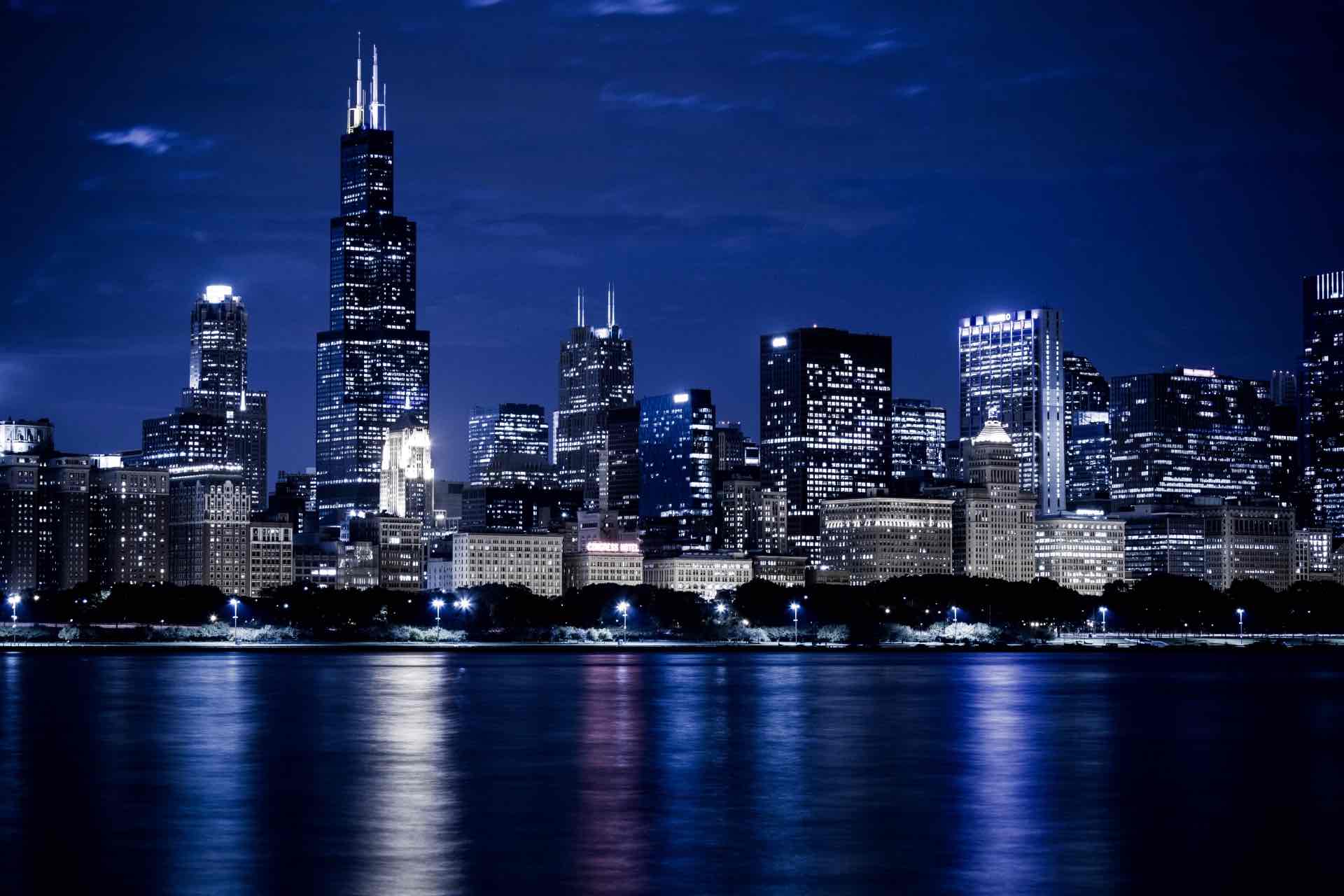 chicago-skyline-at-night-1505924392KrN